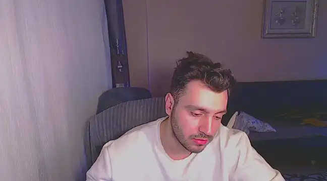 Snapshot of handsomeee04 chatting on 03-05-25, 10:32 handsomeee04 online show from 03-05-25, 10:32