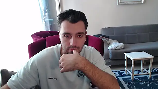 Snapshot of handsomeee04 chatting on 09-23-25, 02:42 handsomeee04 online show from 09-23-25, 02:42