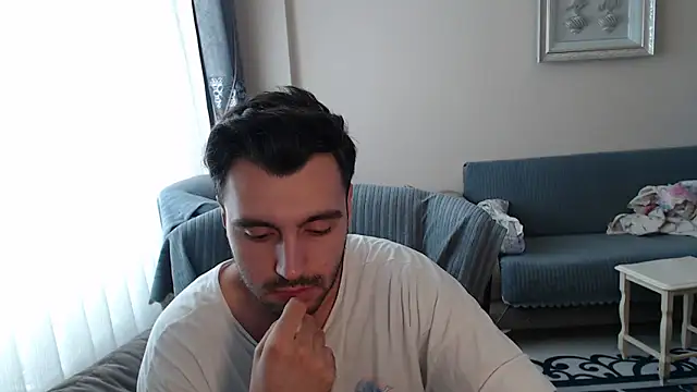 Snapshot of handsomeee04 chatting on 09-28-25, 12:43 handsomeee04 online show from 09-28-25, 12:43