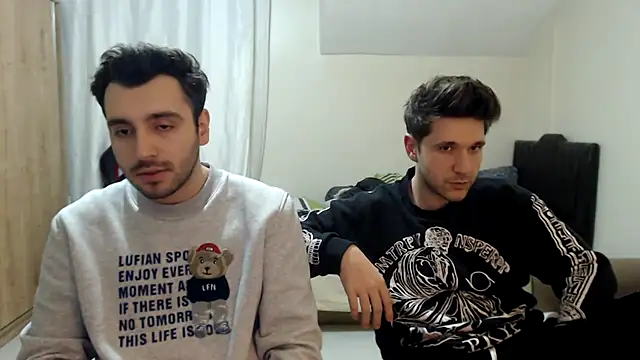 Snapshot of handsomeee04 chatting on 10-14-25, 09:15 handsomeee04 online show from 10-14-25, 09:15