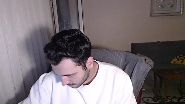 Snapshot of handsomeee04 chatting on 10-18-25, 01:52 handsomeee04 online show from 10-18-25, 01:52