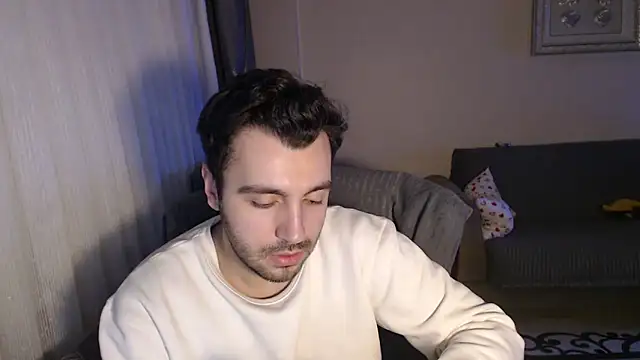 Snapshot of handsomeee04 chatting on 10-24-25, 11:34 handsomeee04 online show from 10-24-25, 11:34