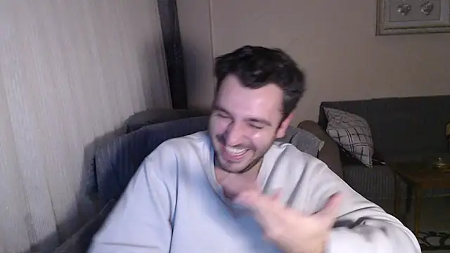 Snapshot of handsomeee04 chatting on 10-27-25, 04:11 handsomeee04 online show from 10-27-25, 04:11