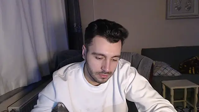 Snapshot of handsomeee04 chatting on 11-02-25, 04:31 handsomeee04 online show from 11-02-25, 04:31