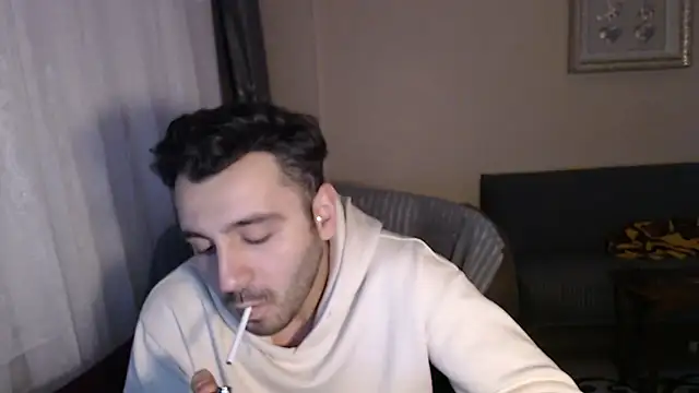 Snapshot of handsomeee04 chatting on 11-14-25, 10:29 handsomeee04 online show from 11-14-25, 10:29