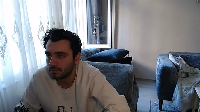 handsomeee04 online show from 04-25-26, 03:53