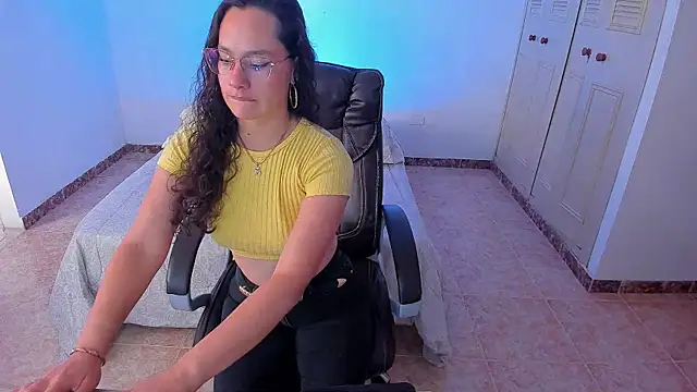 emmaTorres1 online show from 01-18-25, 01:40