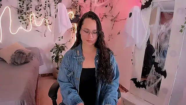 emmaTorres1 online show from 10-22-25, 03:23