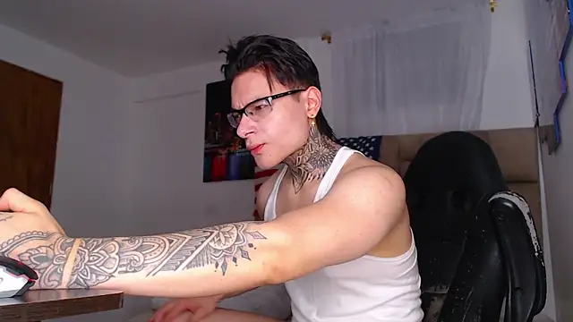 DennisWalkerr online show from 03-18-25, 02:47