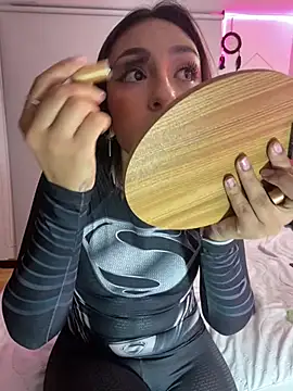 Snapshot of lauuraww chatting on 02-13-25, 05:05 lauuraww online show from 02-13-25, 05:05