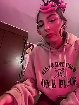 Snapshot of lauuraww chatting on 03-05-25, 02:46 lauuraww online show from 03-05-25, 02:46