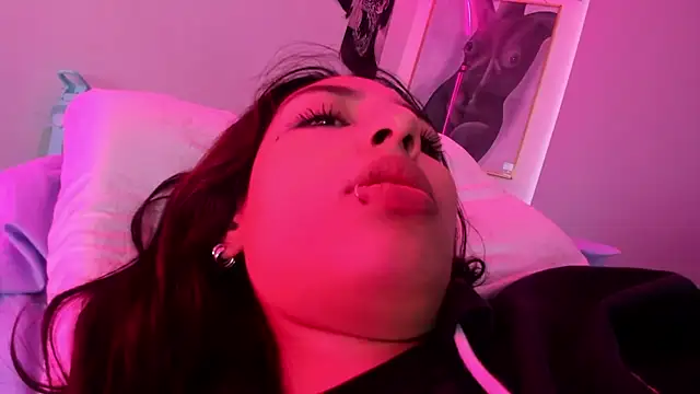 Snapshot of lauuraww chatting on 03-09-25, 01:37 lauuraww online show from 03-09-25, 01:37