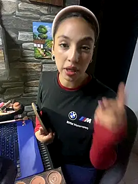 Snapshot of lauuraww chatting on 09-18-25, 04:58 lauuraww online show from 09-18-25, 04:58