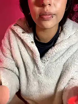 Snapshot of lauuraww chatting on 10-14-25, 06:03 lauuraww online show from 10-14-25, 06:03