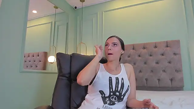 Abril jones10 online show from 12-31-24, 04:16