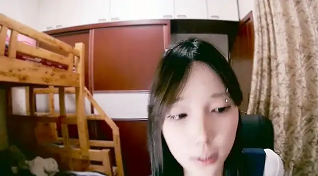 Snapshot of lulu-2002 chatting on 12-21-24, 05:18 lulu-2002 online show from 12-21-24, 05:18