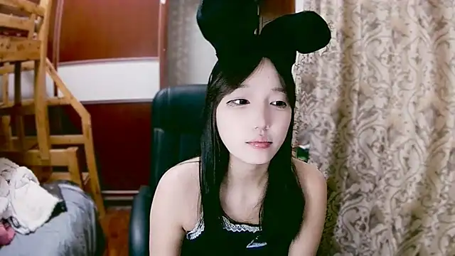 Snapshot of lulu-2002 chatting on 12-26-24, 01:32 lulu-2002 online show from 12-26-24, 01:32