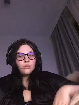 Snapshot of Charlotte_Ros chatting on 12-23-24, 06:05 Charlotte Ros online show from 12-23-24, 06:05