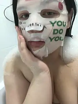 Snapshot of Charlotte_Ros chatting on 01-17-25, 02:07 Charlotte Ros online show from 01-17-25, 02:07