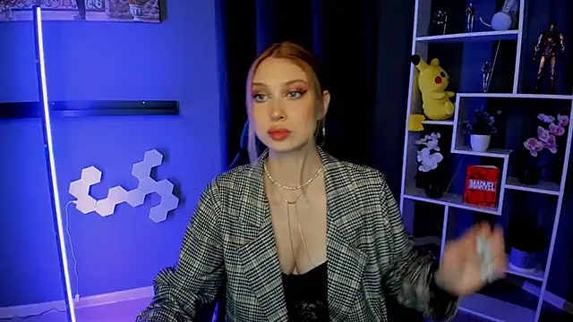 Snapshot of ElmaLee chatting on 12-23-24, 06:16 ElmaLee online show from 12-23-24, 06:16