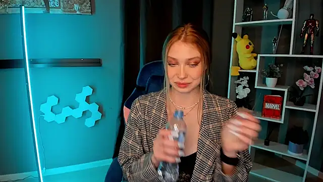 Snapshot of ElmaLee chatting on 12-23-24, 09:18 ElmaLee online show from 12-23-24, 09:18