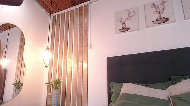 nikkystorm1  online show from 04-24-26, 02:19