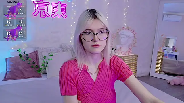 NellieLoyns online show from 11-18-25, 05:17