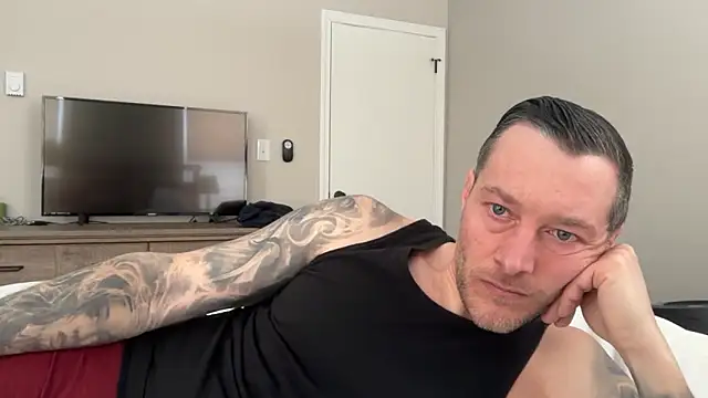 Snapshot of moon-boy chatting on 02-11-25, 05:29 moon-boy online show from 02-11-25, 05:29