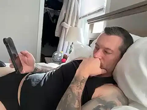 Snapshot of moon-boy chatting on 11-06-25, 06:09 moon-boy online show from 11-06-25, 06:09