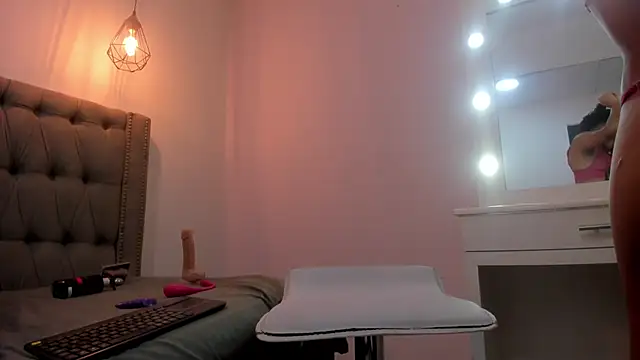 GysellHanson online show from 01-24-25, 06:14