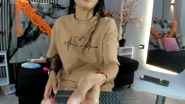 GysellHanson online show from 10-31-25, 11:33