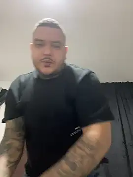 Snapshot of El_Titan1998 chatting on 12-27-24, 04:47 El Titan1998 online show from 12-27-24, 04:47