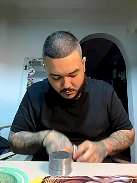 Snapshot of El_Titan1998 chatting on 09-30-25, 10:59 El Titan1998 online show from 09-30-25, 10:59