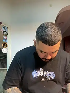 El Titan1998 online show from 03-25-26, 11:16