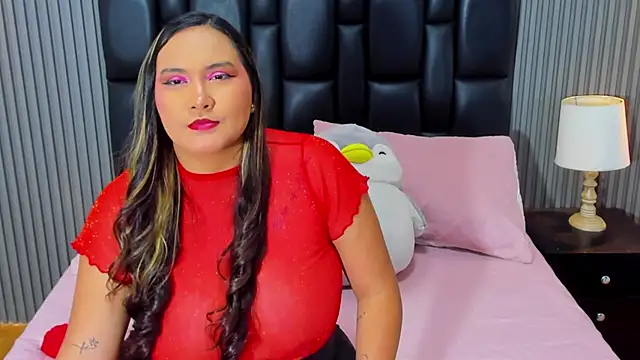 Snapshot of MiaLaurents chatting on 02-15-25, 12:37 MiaLaurents online show from 02-15-25, 12:37