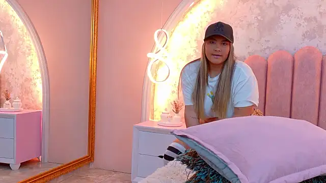 MiaLaurents online show from 03-21-26, 10:57