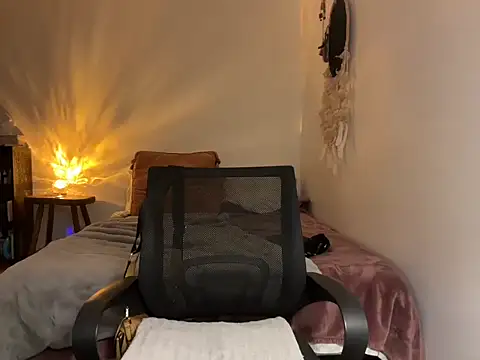 Snapshot of leahsparkles chatting on 09-30-25, 01:43 leahsparkles online show from 09-30-25, 01:43