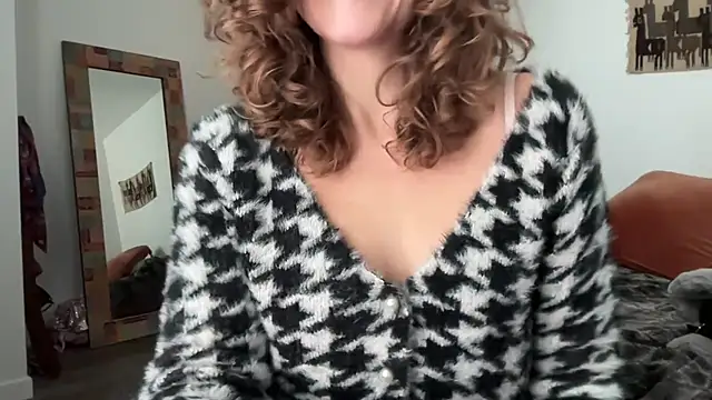 Snapshot of leahsparkles chatting on 11-24-25, 03:01 leahsparkles online show from 11-24-25, 03:01