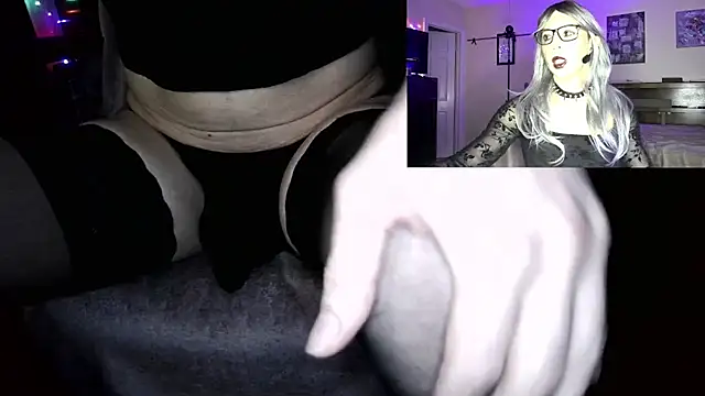 Snapshot of DominicaMolotov chatting on 01-16-25, 12:09 DominicaMolotov online show from 01-16-25, 12:09