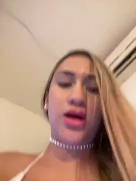 Snapshot of Mariapaula chatting on 01-21-25, 08:21 Mariapaula online show from 01-21-25, 08:21