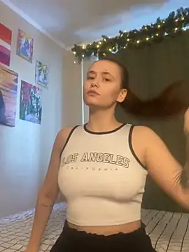 Snapshot of Sabrina_shells chatting on 03-22-25, 03:30 Sabrina shells online show from 03-22-25, 03:30