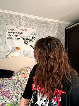 Snapshot of Sabrina_shells chatting on 10-01-25, 10:32 Sabrina shells online show from 10-01-25, 10:32