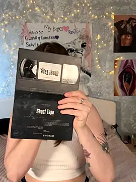 Snapshot of Sabrina_shells chatting on 10-12-25, 10:47 Sabrina shells online show from 10-12-25, 10:47