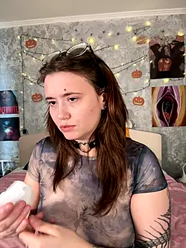 Snapshot of Sabrina_shells chatting on 10-30-25, 10:38 Sabrina shells online show from 10-30-25, 10:38