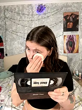 Snapshot of Sabrina_shells chatting on 11-16-25, 01:17 Sabrina shells online show from 11-16-25, 01:17