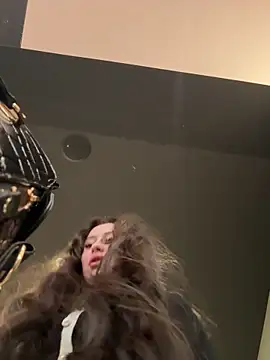 Snapshot of AndreaMood chatting on 02-10-25, 07:36 AndreaMood online show from 02-10-25, 07:36