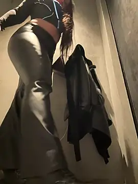 Snapshot of AndreaMood chatting on 03-01-25, 10:24 AndreaMood online show from 03-01-25, 10:24