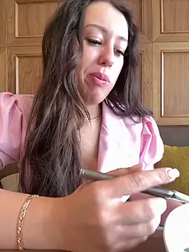 Snapshot of AndreaMood chatting on 03-05-25, 04:13 AndreaMood online show from 03-05-25, 04:13