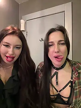 Snapshot of AndreaMood chatting on 03-17-25, 10:17 AndreaMood online show from 03-17-25, 10:17