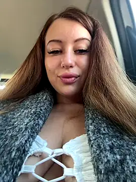 Snapshot of AndreaMood chatting on 09-26-25, 05:22 AndreaMood online show from 09-26-25, 05:22